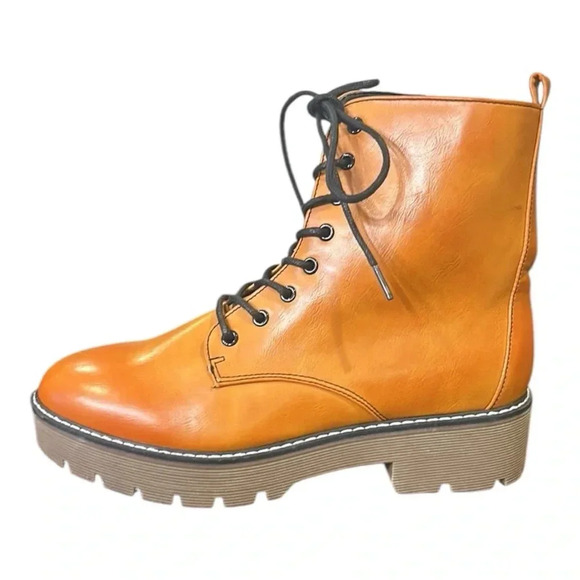 Altar'd State Lace Up Lug Sole Combat Style Linz Boot in Chestnut Tan Sz 7.5 NWT - Picture 2 of 10